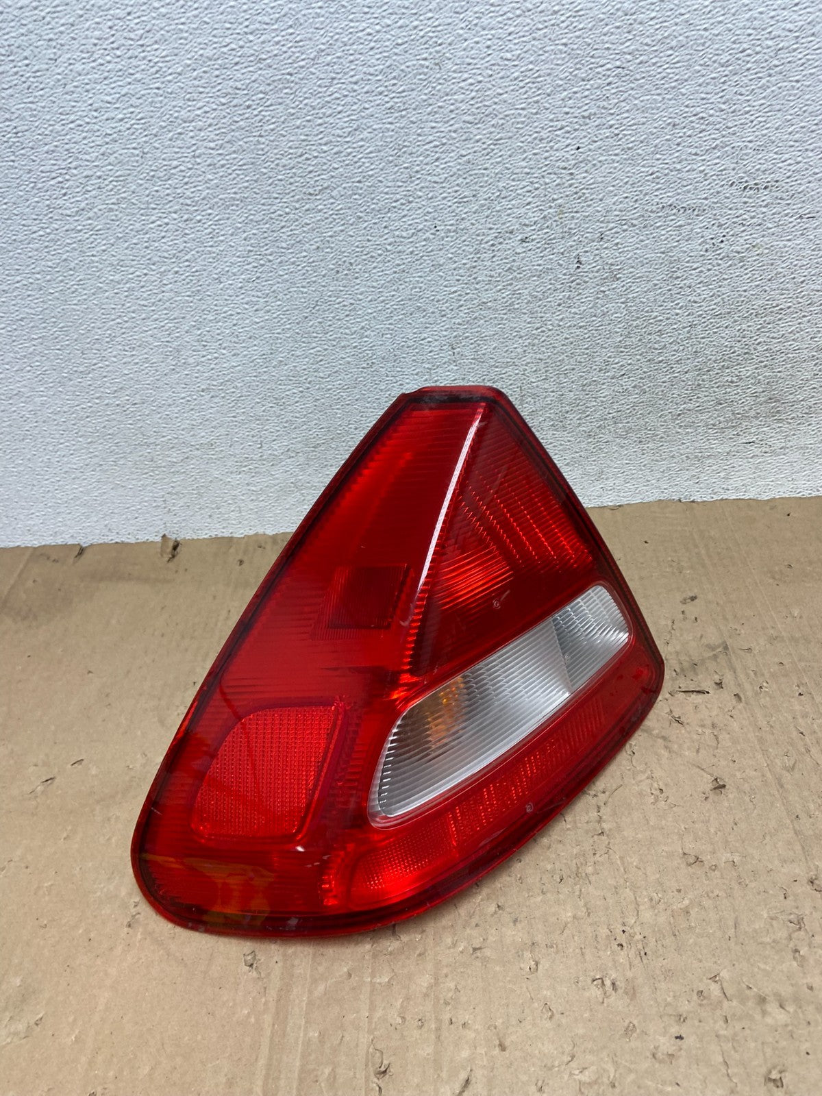 2000 to 2006 Honda Insight Left Driver LH Side Tail Light AE9365 DG2