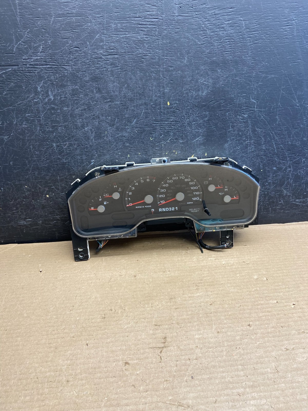 2004 2005 Ford Explorer Speedometer Cluster Gauge AH3492 DG0