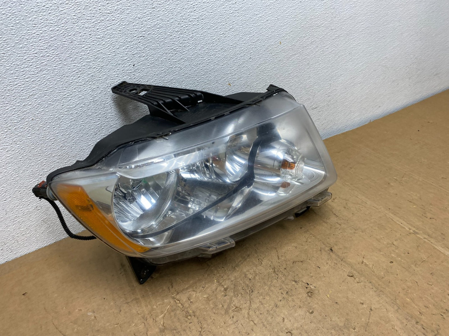 2011-2013 Jeep Grand Cherokee Right Passenger Halogen Headlight AD0589 DW2