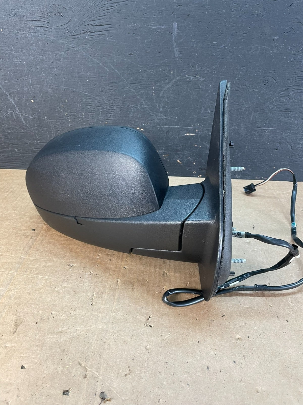 2007-2013 Chevrolet Tahoe Silverado Suburban Right Passenger Mirror AE8552 DW1