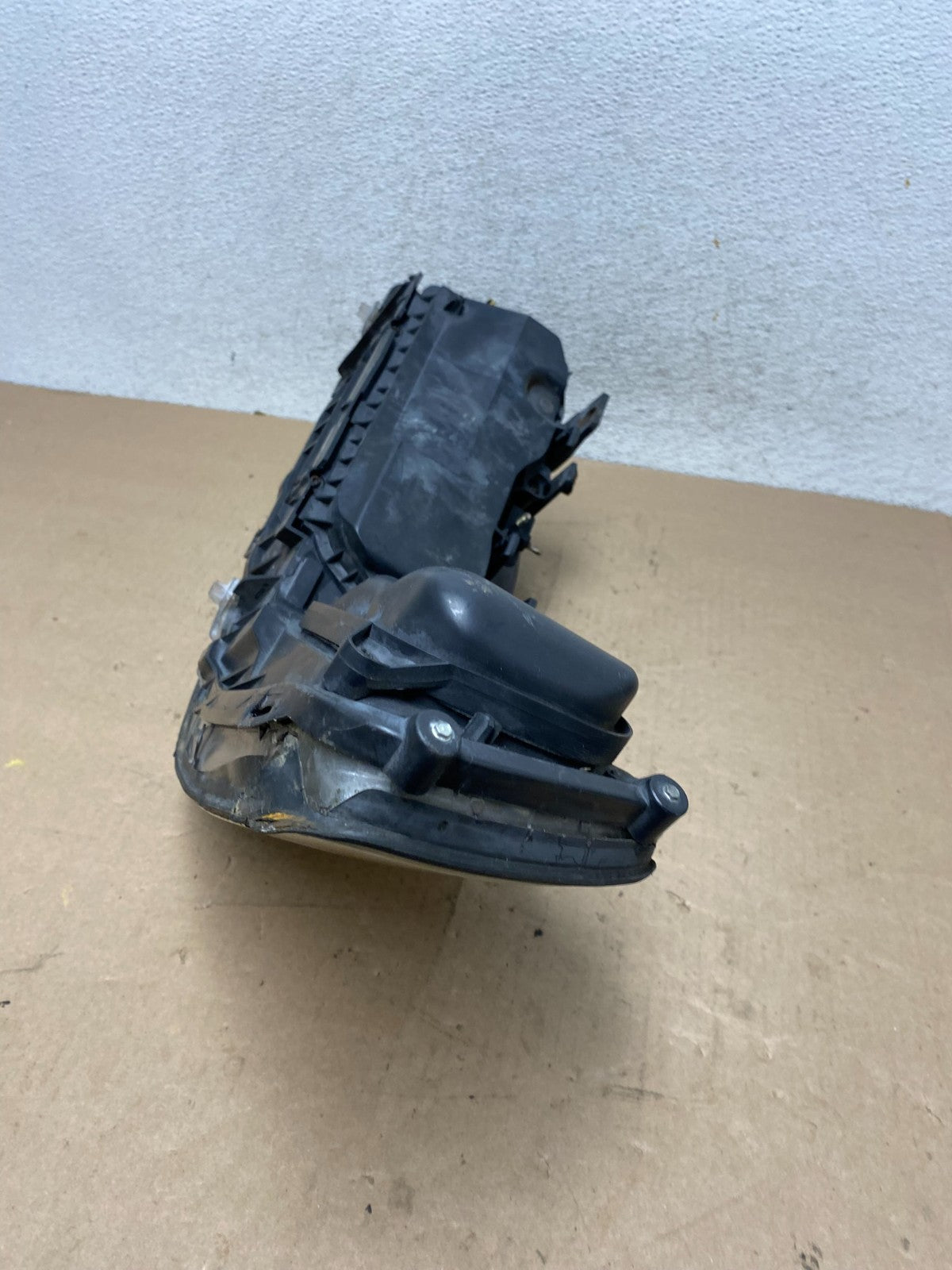 2005 to 2011 Lincoln Town Car Right Passenger Rh Side Headlight AG4660 DW8
