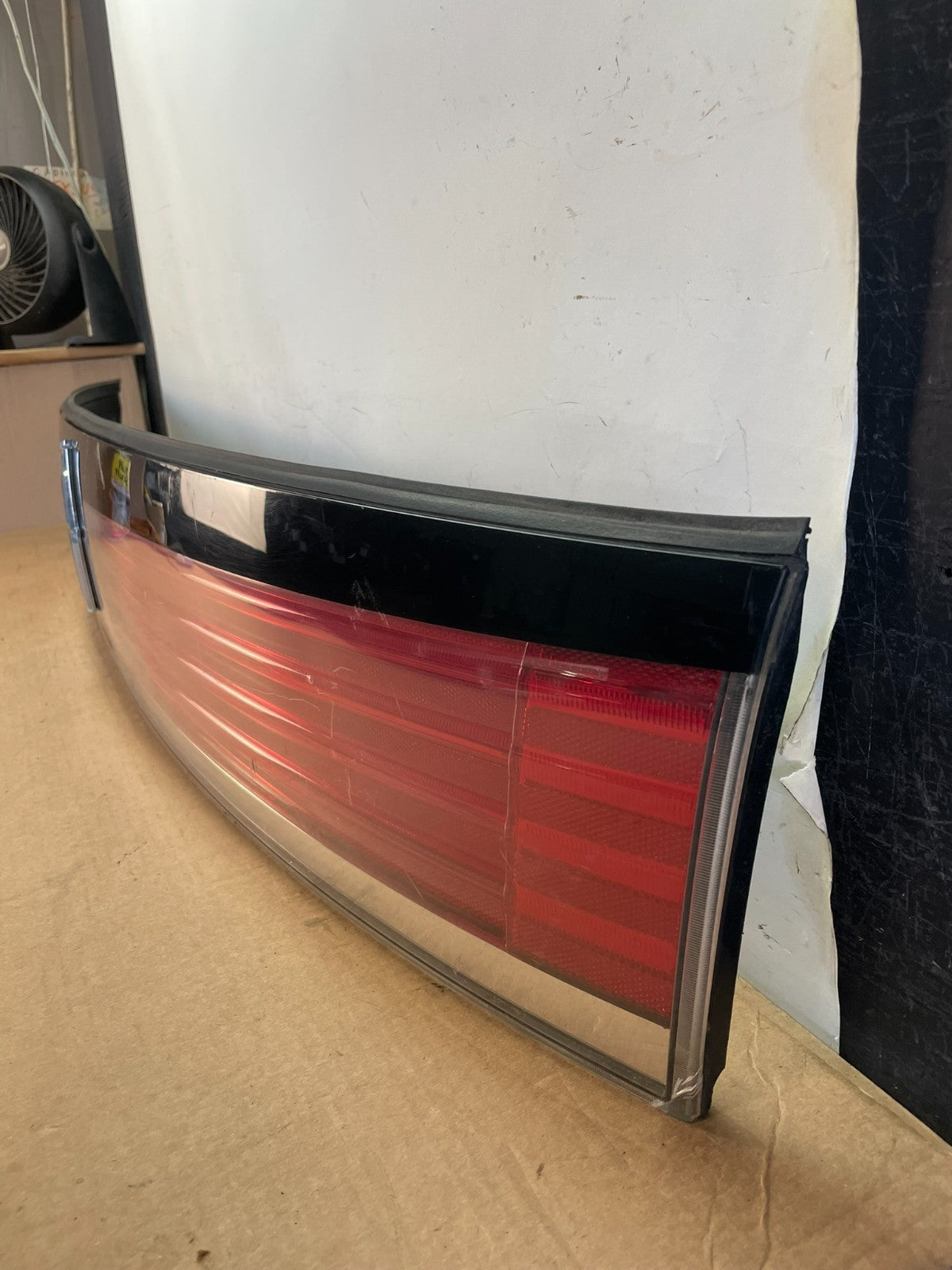2007 to 2010 Lincoln MKX Center Tail Light Lamp Panel Trim AF8733 DG1