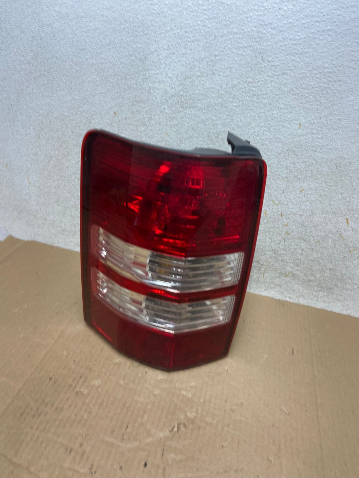 2008 to 2012 Jeep Liberty Left Driver Side Lh Tail Light AI1211 LK0