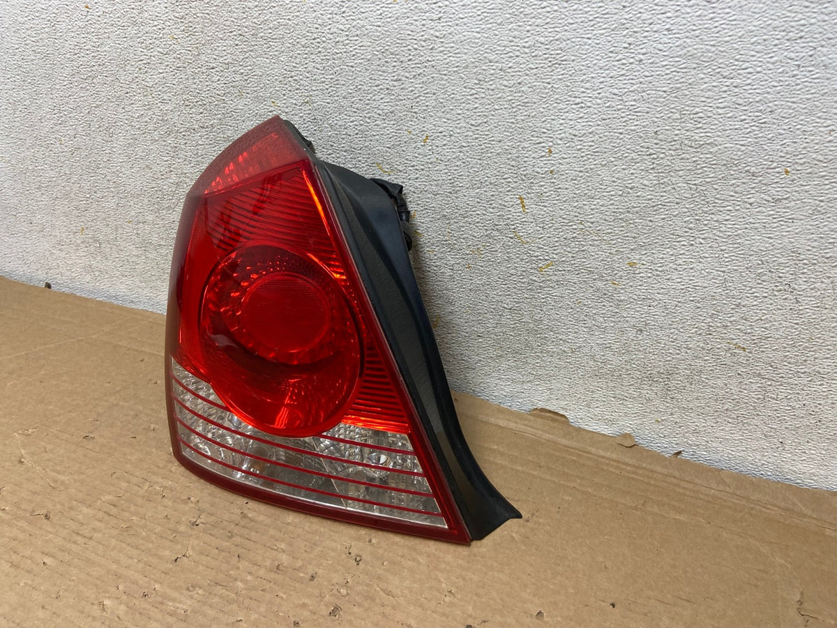 2004 2005 2006 Hyundai Elantra Sedan Left Driver LH Tail Light AH8534 LK2