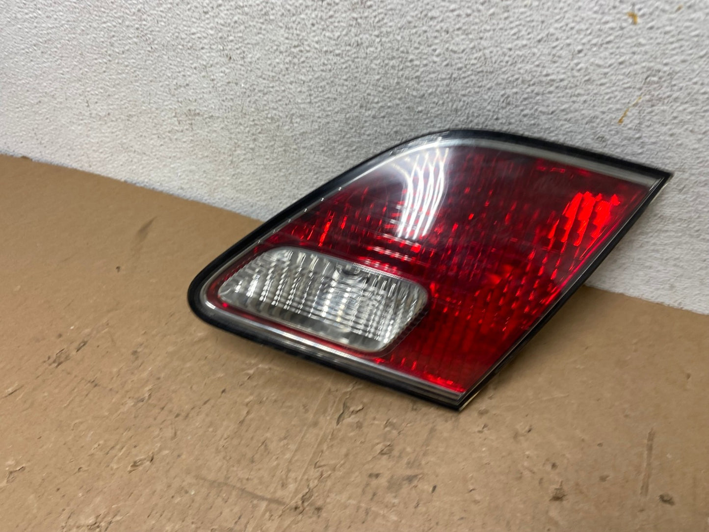 2002 2003 2004 Lexus Es300 Es330 Right Passenger Inner Tail Light AD8113 LK1