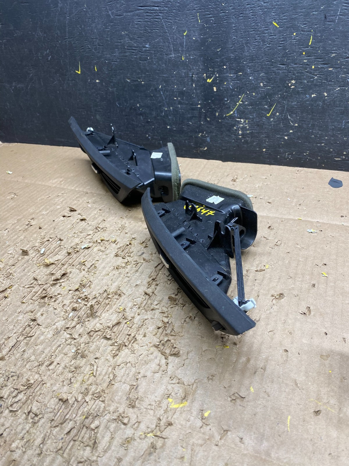 2010 to 2016 Chevrolet Equinox Left+Right  Front Dash  Air Vent Bezel V7647 DG2