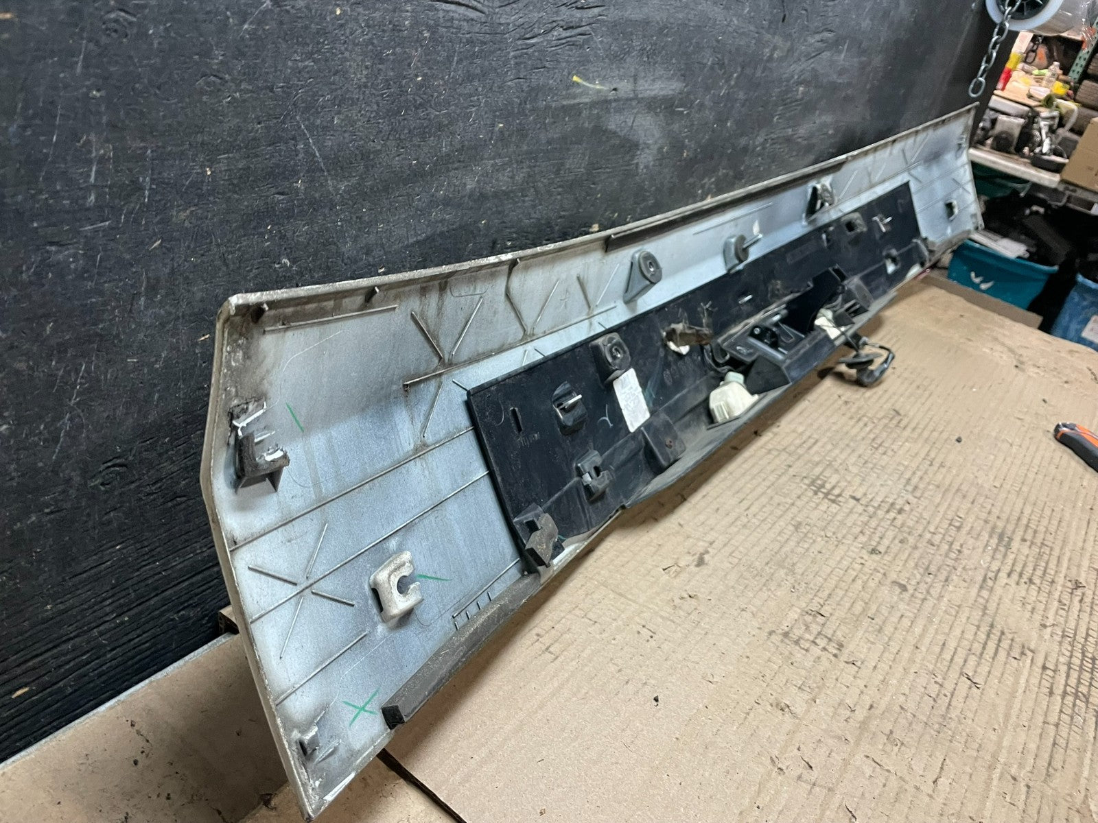 2011-2018 Dodge Grand Caravan Rear Tail Gate Trim Molding Panel U8131 DG12