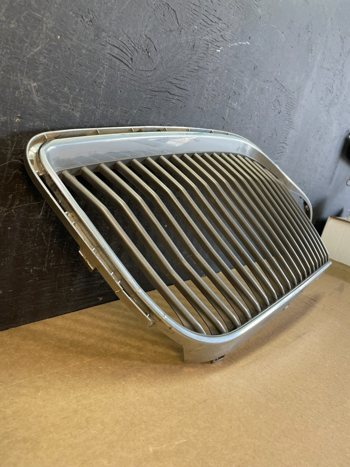 2013 to 2016 Lincoln MKT Right Passenger Side Grille Grill v7120 DG1