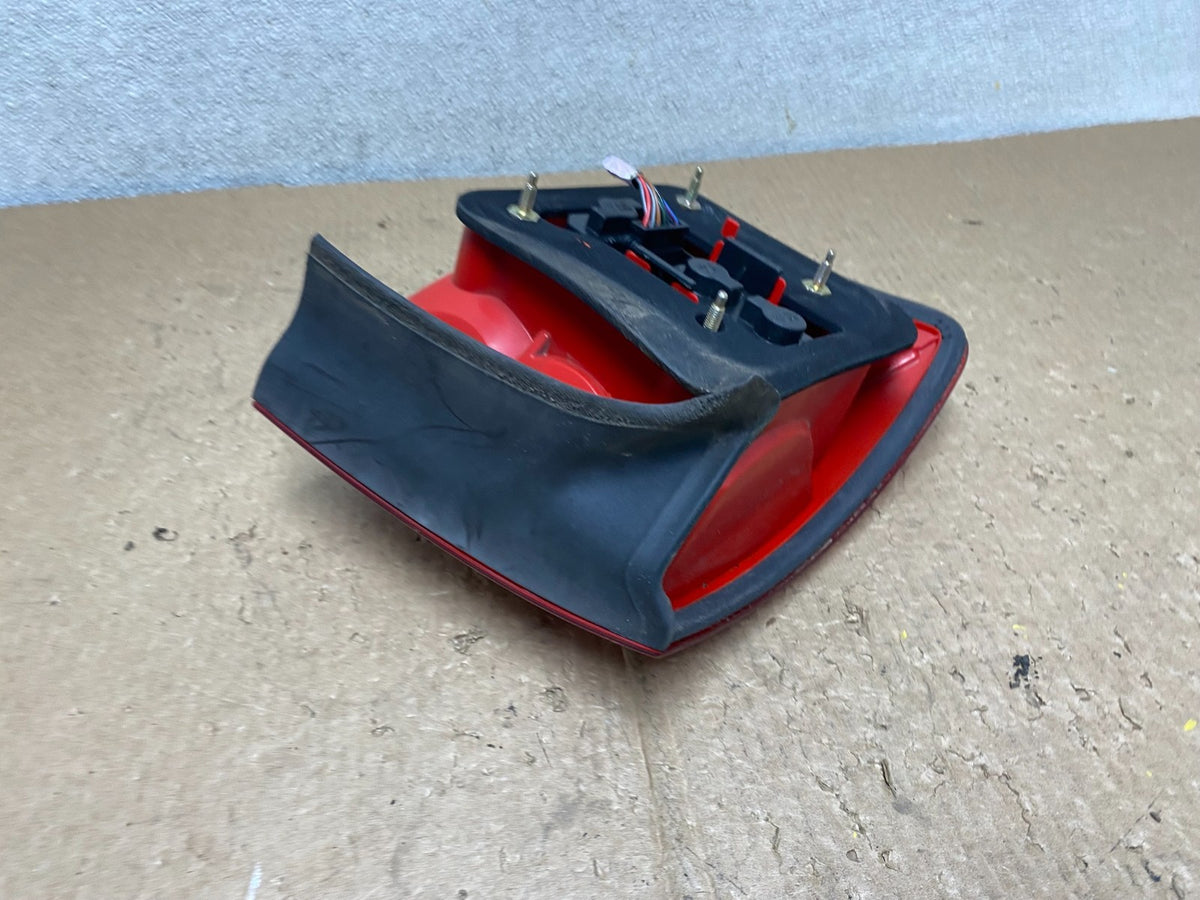 2001-2005 Audi A6 Wagon Right Passenger RH Side Tail Light V3245 DW4
