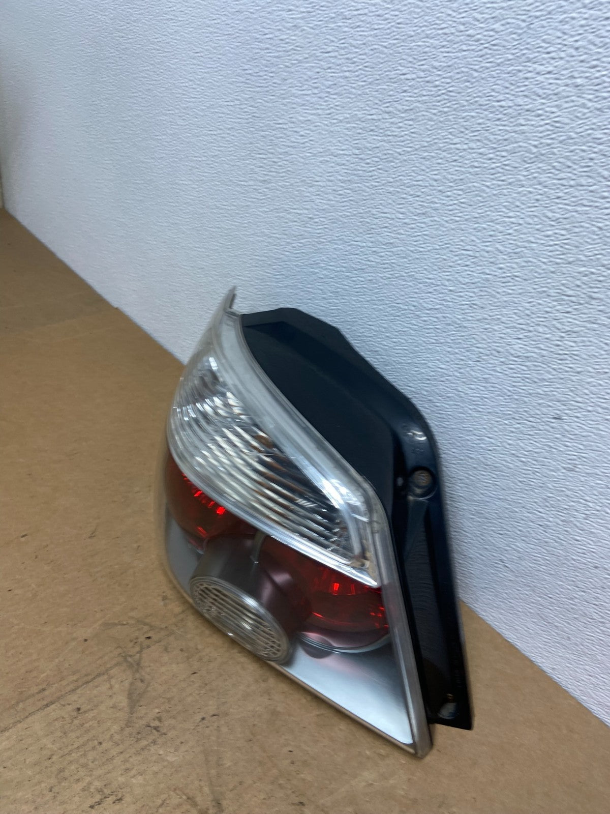2005 to 2006 Mitsubishi Outlander Left Driver Side Tail Light AC29051