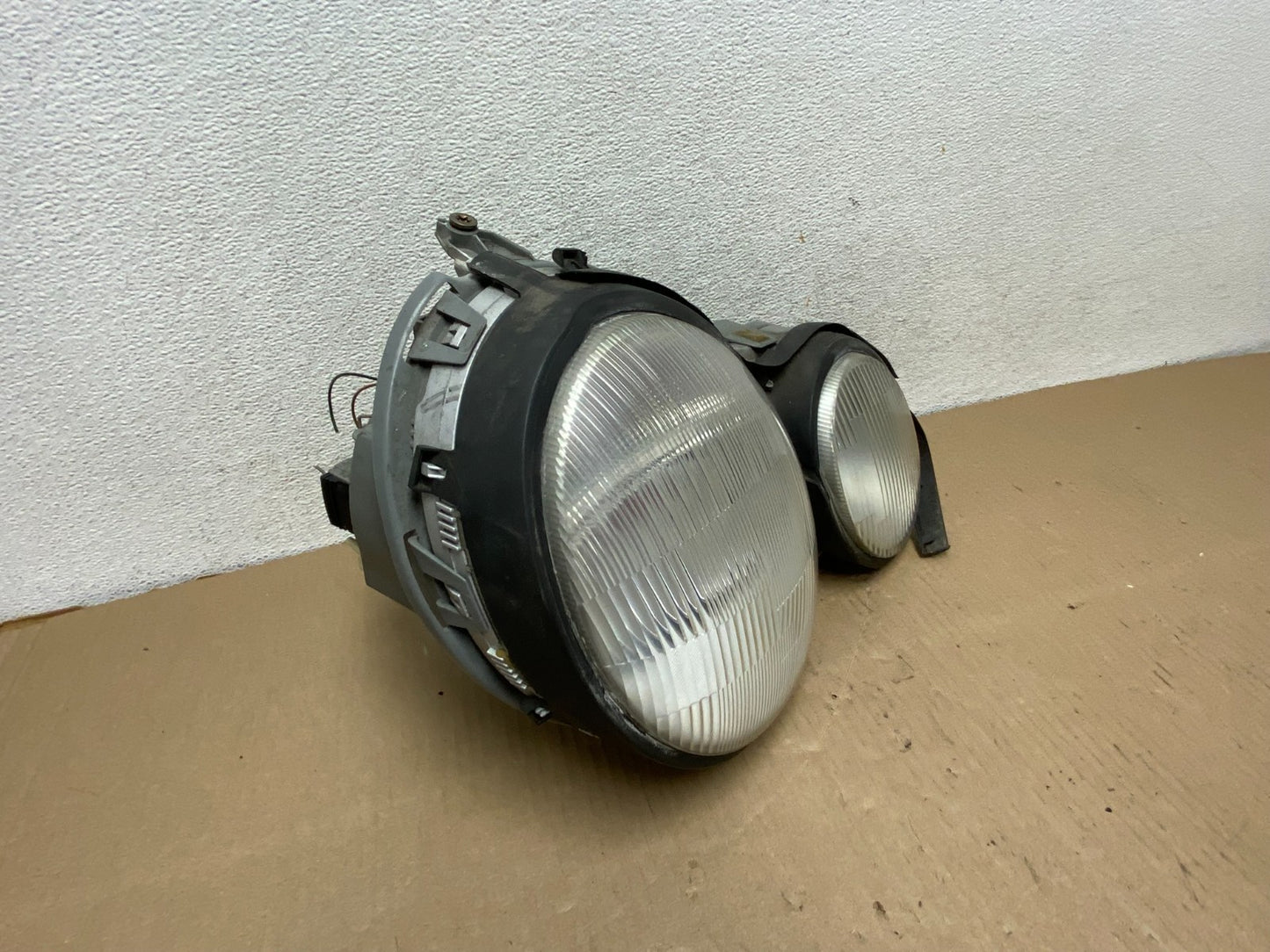 1996-1999 Mercedes E E320 E430 Right Passenger RH Side Headlight AG7924 DW2