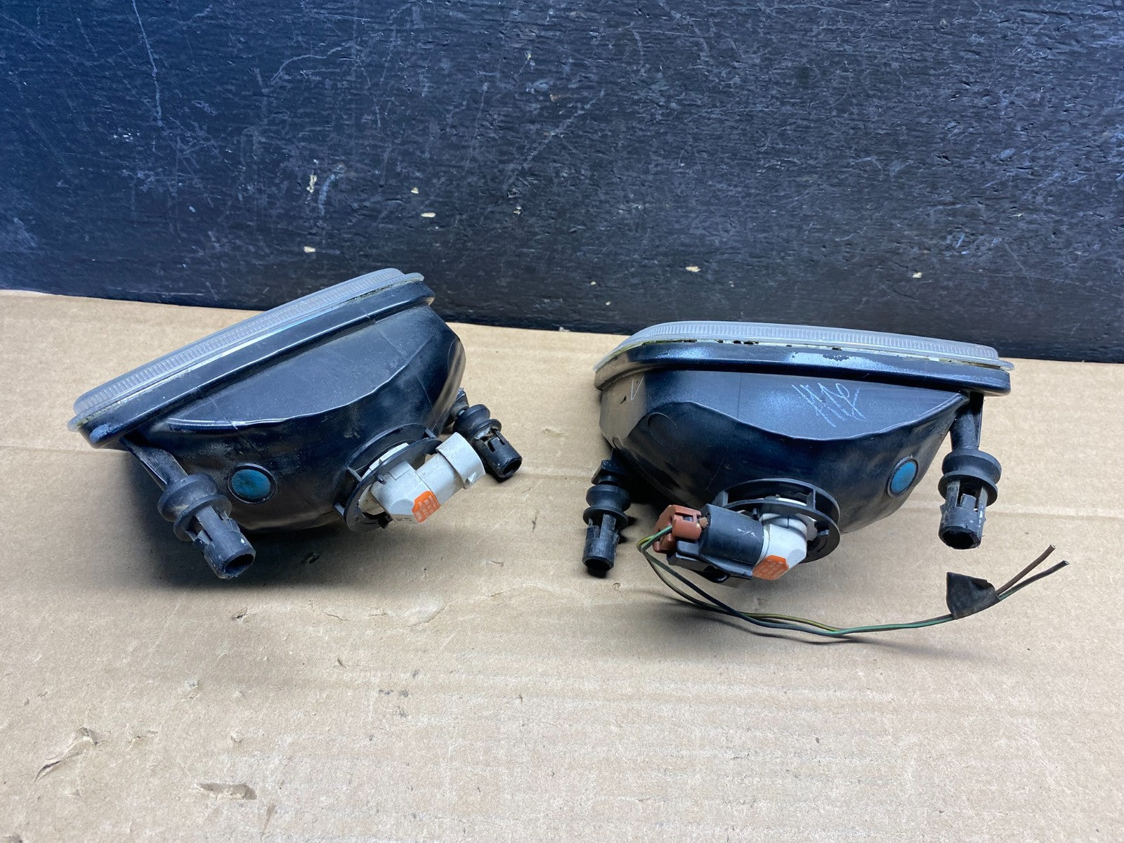 2005 to 2011 Mercury Mariner Left+Right Set Side Fog Light AE8198 DG2