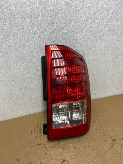 2007 2010 Hyundai Entourage Right Passenger RH Tail Light AC8243 LK2