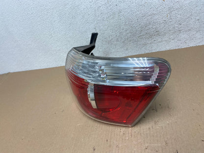 2007 to 2012 GMC Acadia Halogen Tail Light Right Passenger RH Side AE7207 LK1