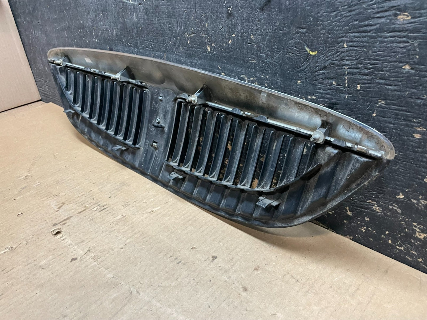 2000 to 2002 Lincoln LS Front Hood Bumper Grill Grille W/Emblem OEM aa2309 DG7