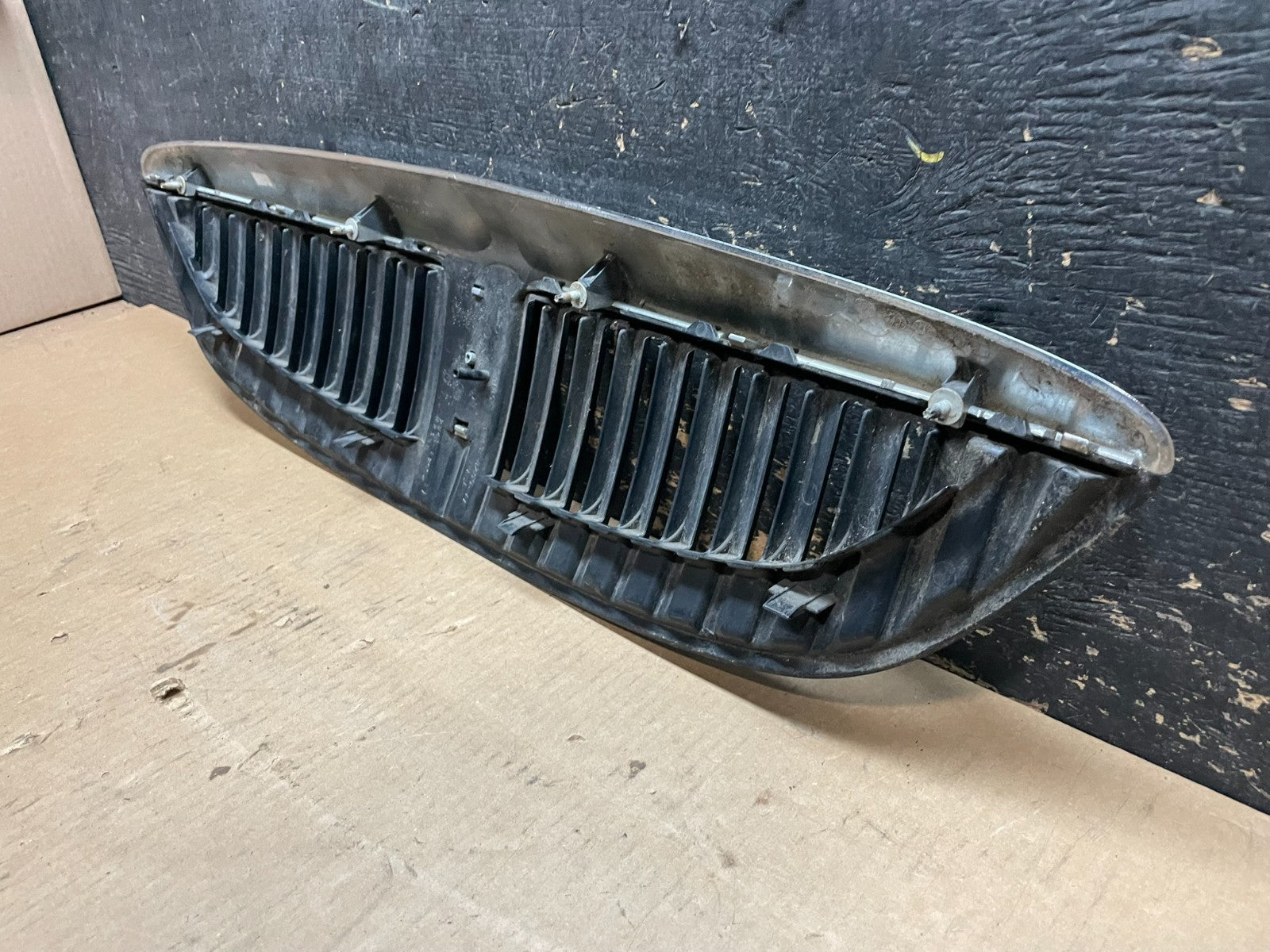 2000 to 2002 Lincoln LS Front Hood Bumper Grill Grille W/Emblem OEM aa2309 DG7