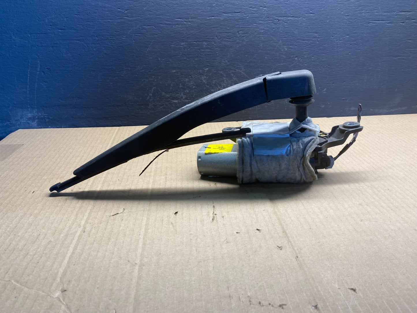 2011 to 2019 Ford Explorer Rear Windshield Wiper Motor OEM AC0864 DG3