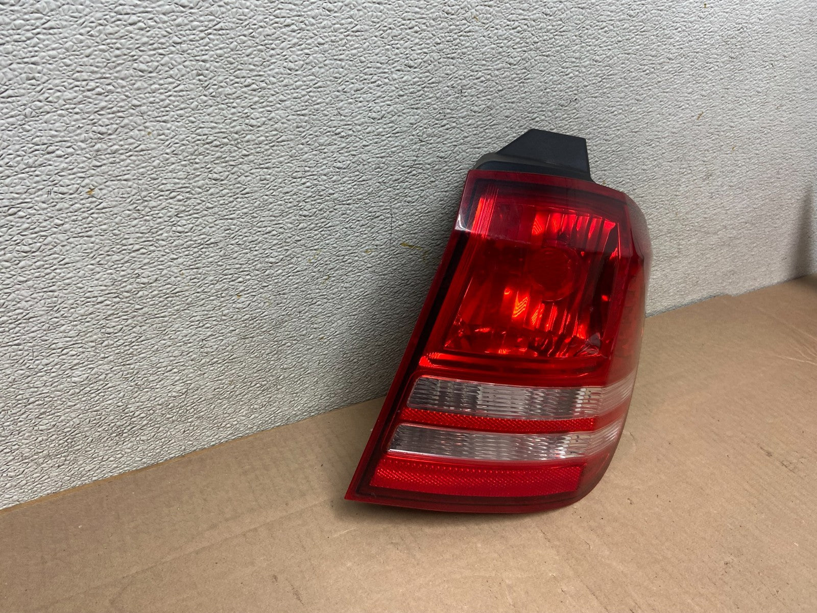 2009 - 2011 Dodge Journey Right Passenger Side Tail Light Oem R1375 DW2