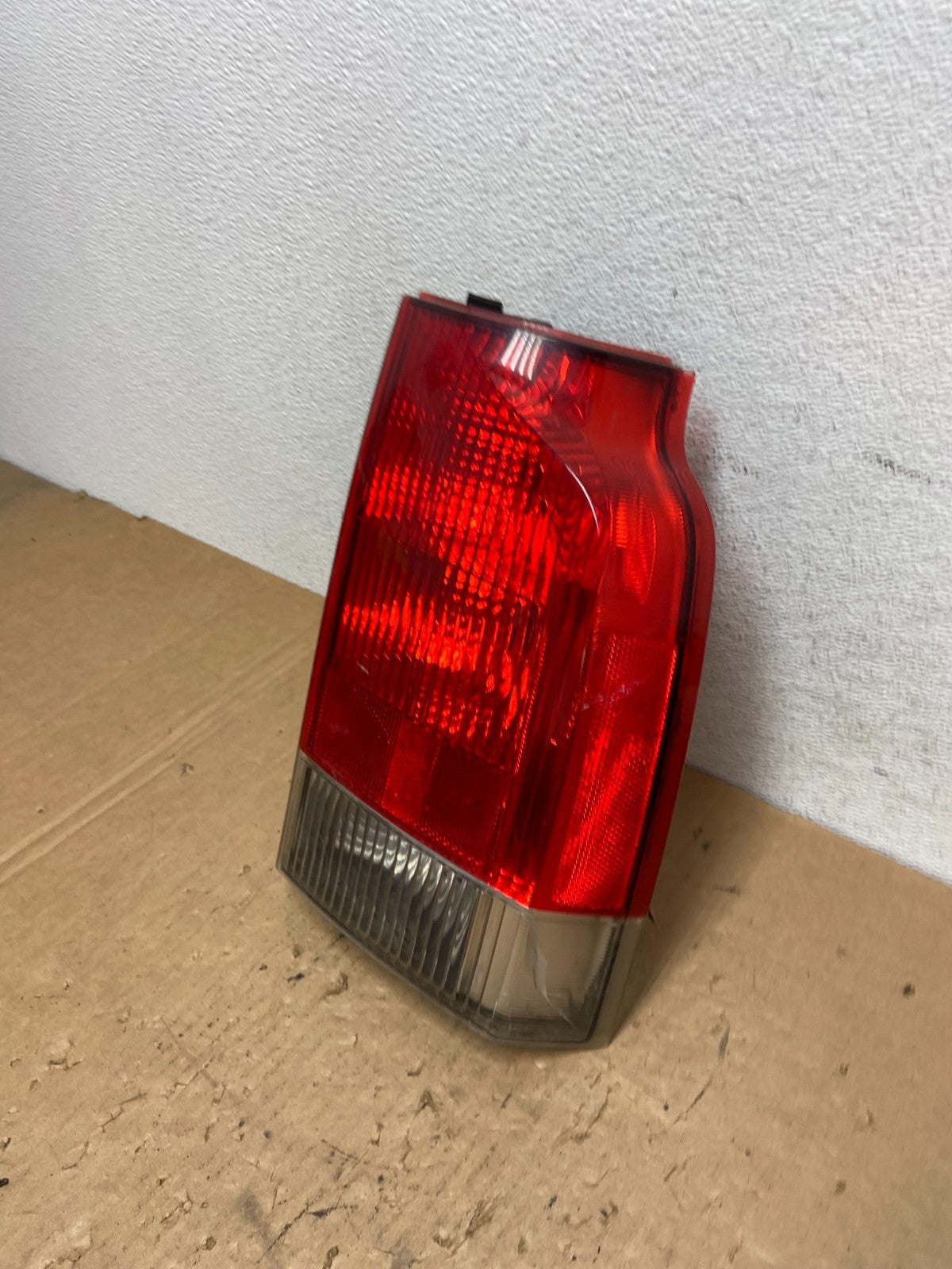 2001 - 2004 Volvo XC70 V70 Right Passenger Side LH Tail Light AD3077 LK1