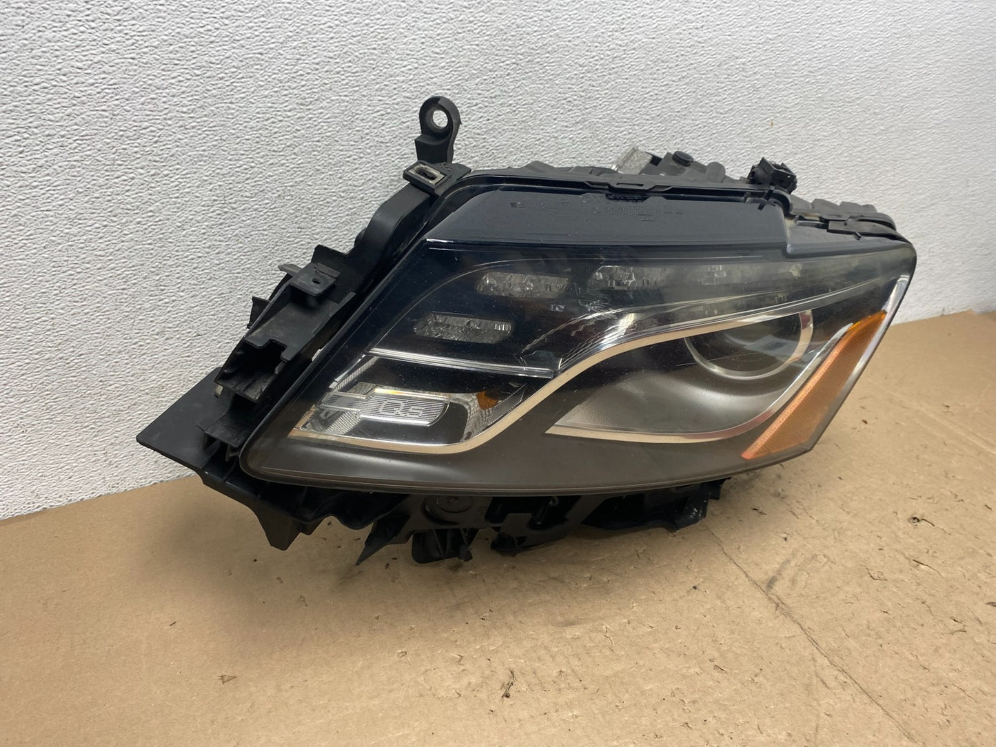 2009-2012 Audi Q5 Left Driver LH Side Xenon HID Headlight AG5543 DW2