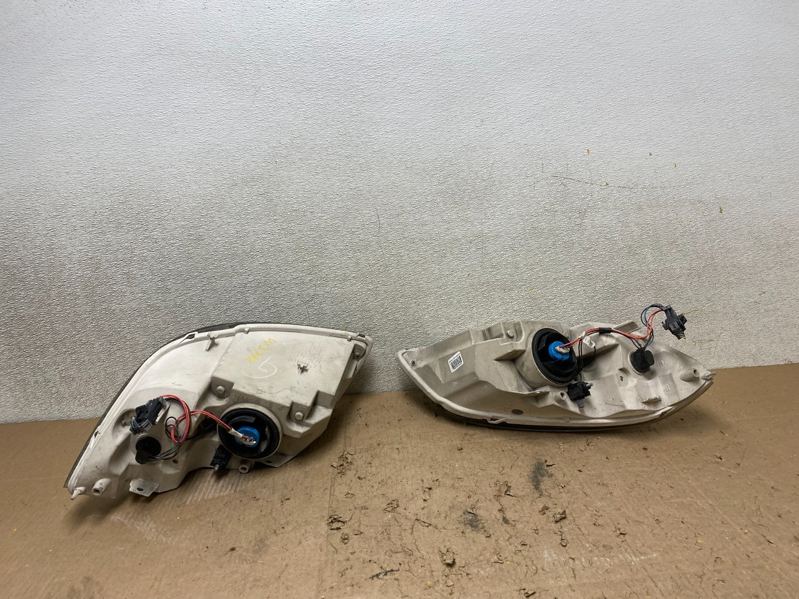 2005 - 2010 Chevrolet Cobalt Sedan Left+Right Headlights W3712 DW13