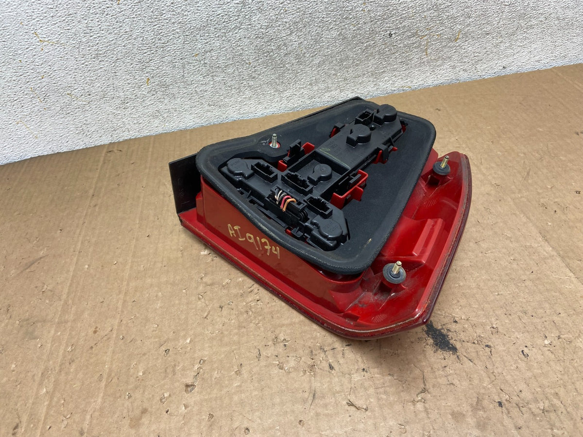 1999 to 2003 Volkswagen Jetta Sedan Left Driver Tail Light AI9174 LK4
