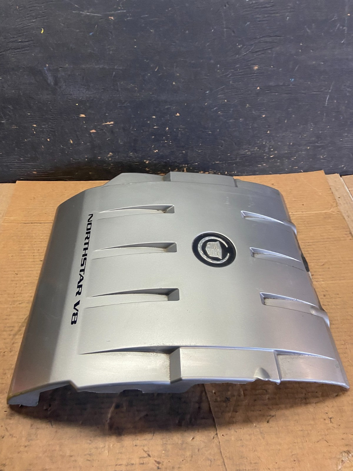 1997 to 2004 Cadillac Deville Seville Northstar Engine Motor Cover Q8557 DG2