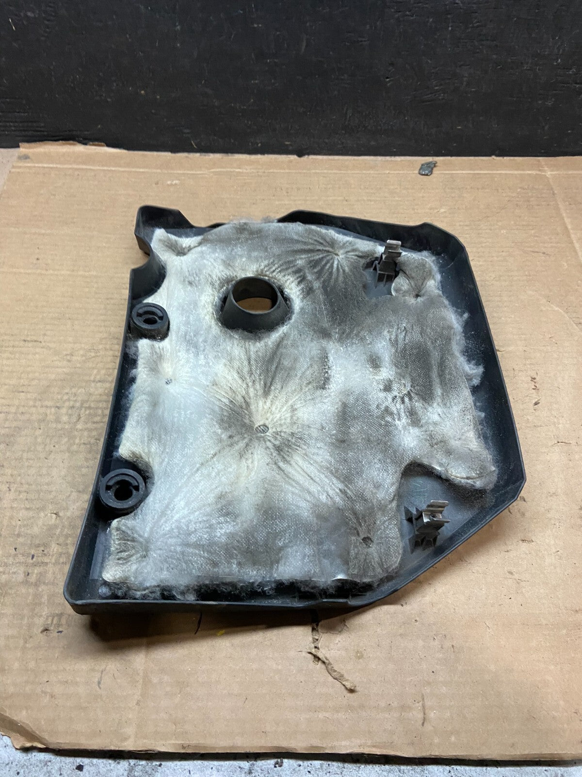 2004 to 2008 Mazda 3 DOHC 16 VALVE Engine Shield Top Cover i3177 Oem DG17