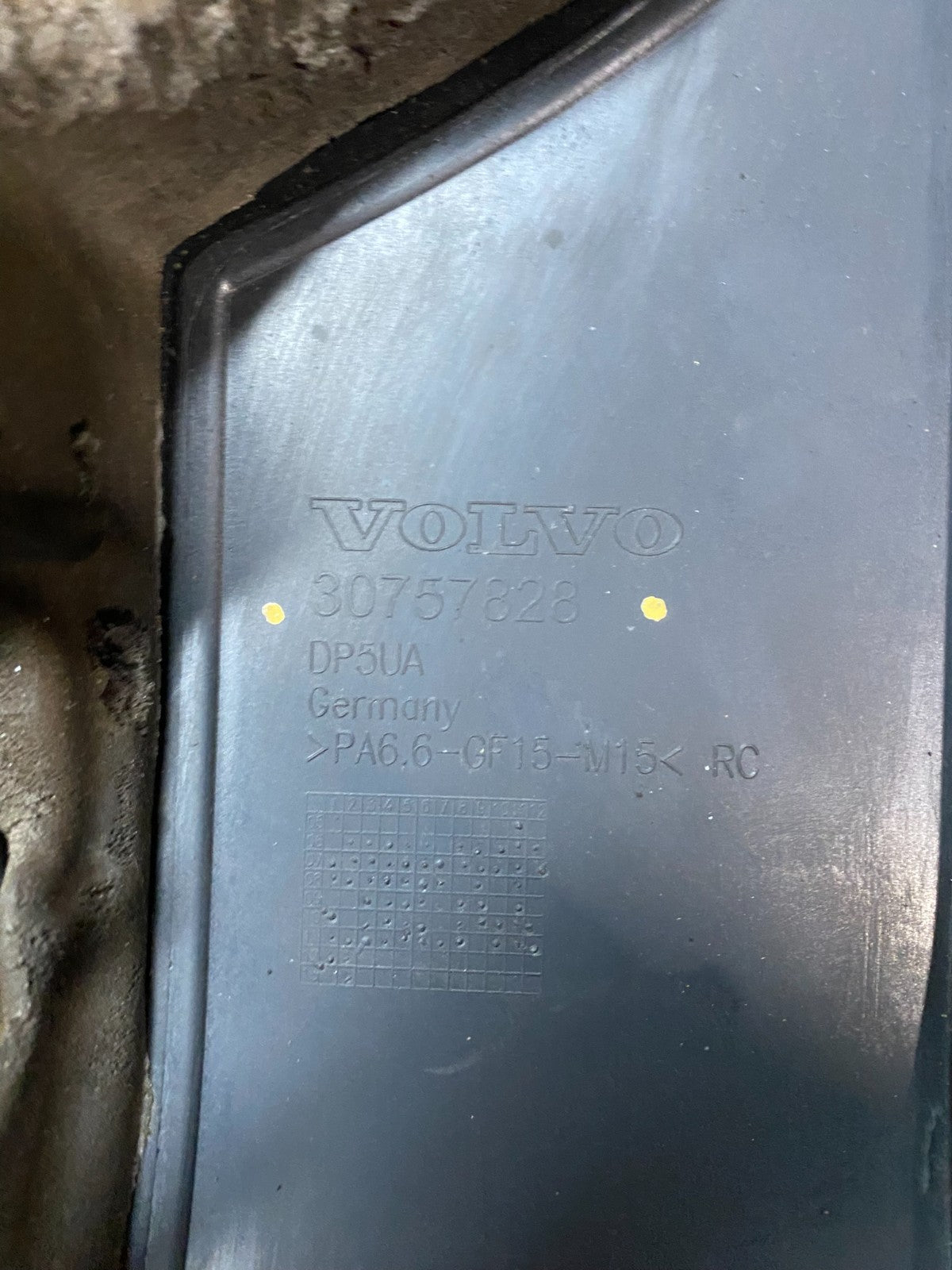 2007 to 2014 Volvo XC90 OEM 3.2L Upper Top Engine Motor Dust Cover Oem x9574 DG8