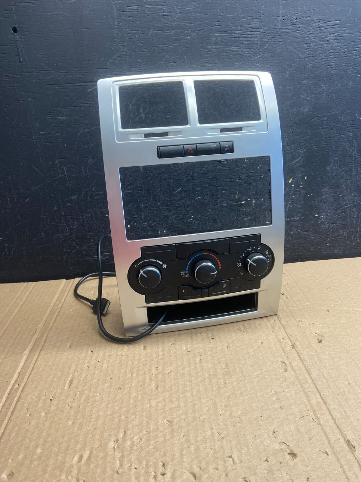 2008 - 2010 Dodge Charger Dash Climate Temperature Control Radio Bezel AF6228 DG0