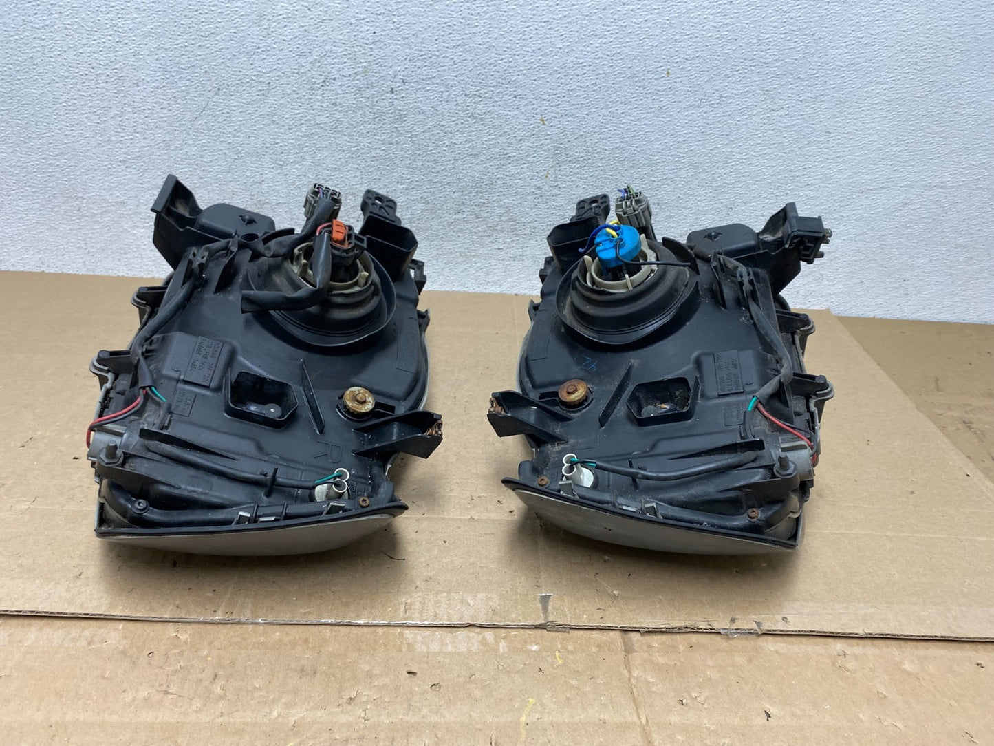 2002 2003 2004 Nissan Xterra Left+Right Side Headlights AE5951 DW9