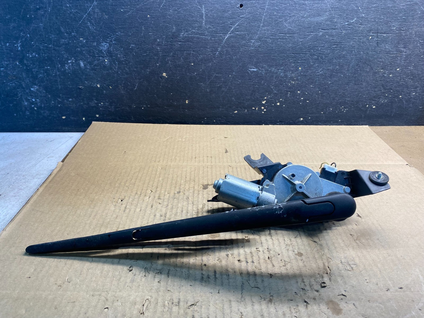 2016 - 2018 Kia Sorento Rear Glass Windshield Wiper Motor Z4763 DG1