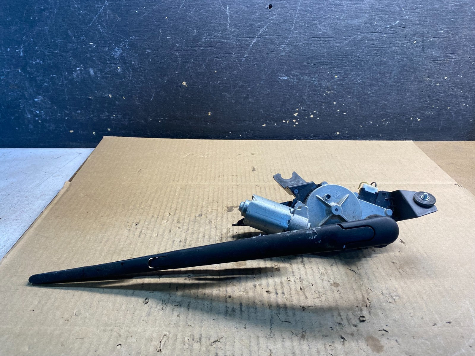 2016 - 2018 Kia Sorento Rear Glass Windshield Wiper Motor Z4763 DG1