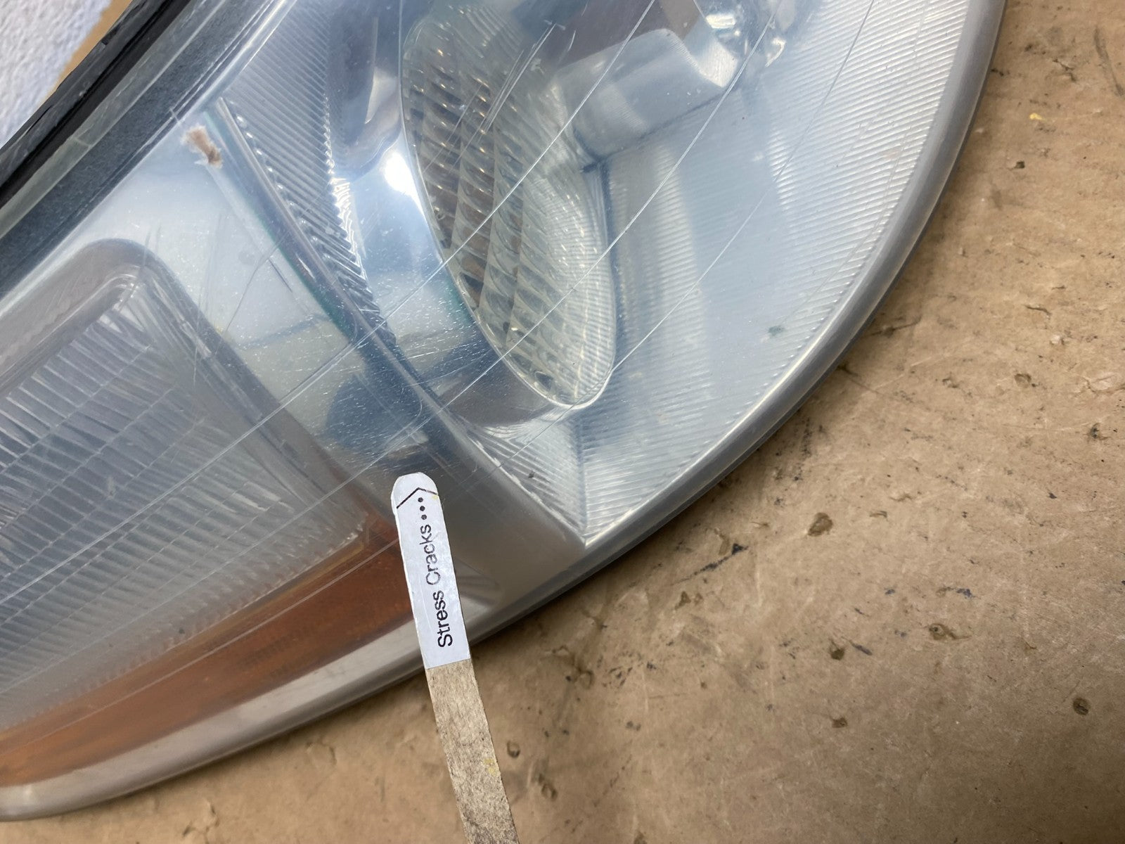 2005 to 2011 Lincoln Town Car Right Passenger Rh Side Headlight AD3236 DW4