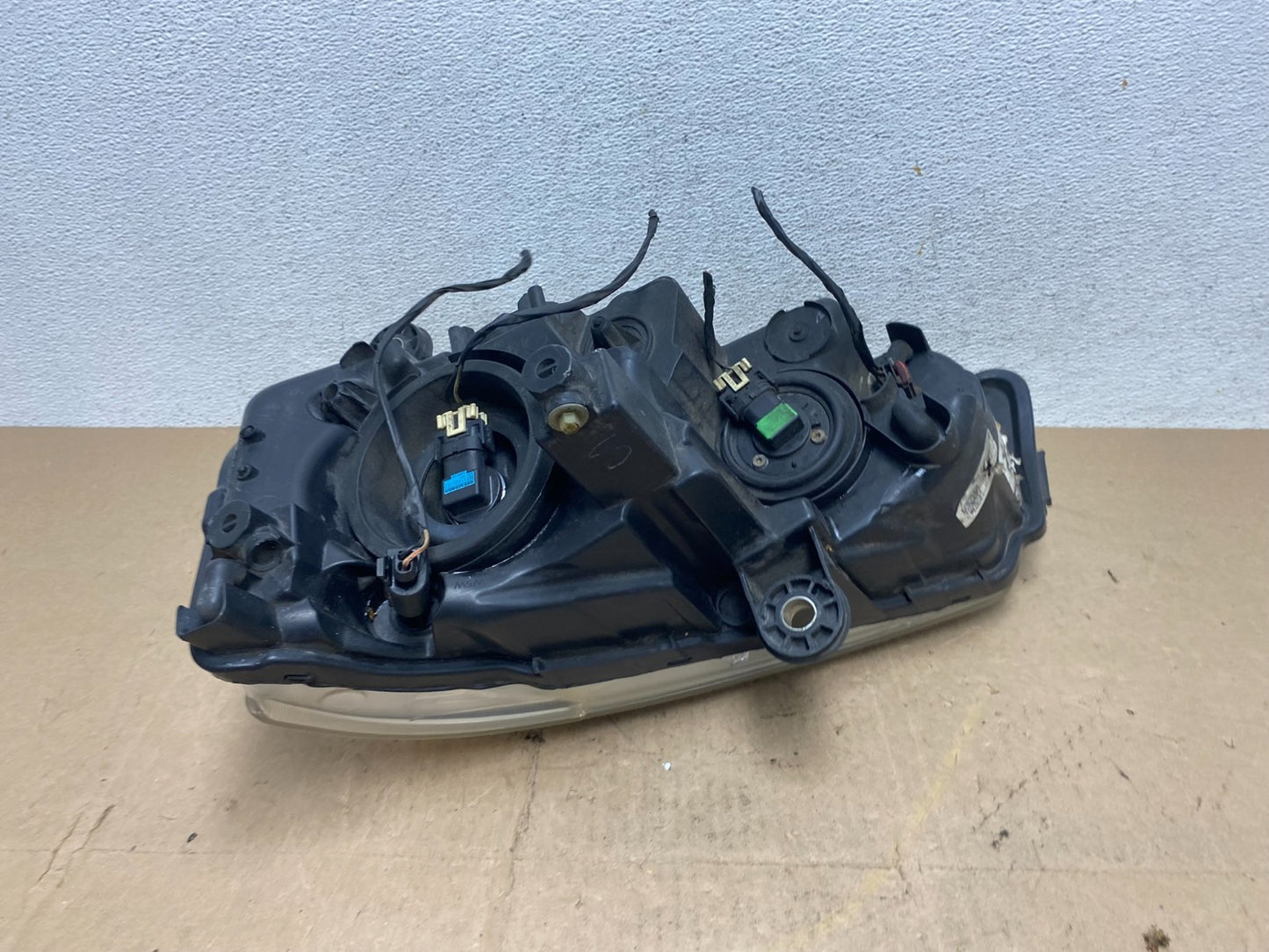 2011 to 2016 Chrysler Town and Country Right Passenger Headlight AE6875 DW8