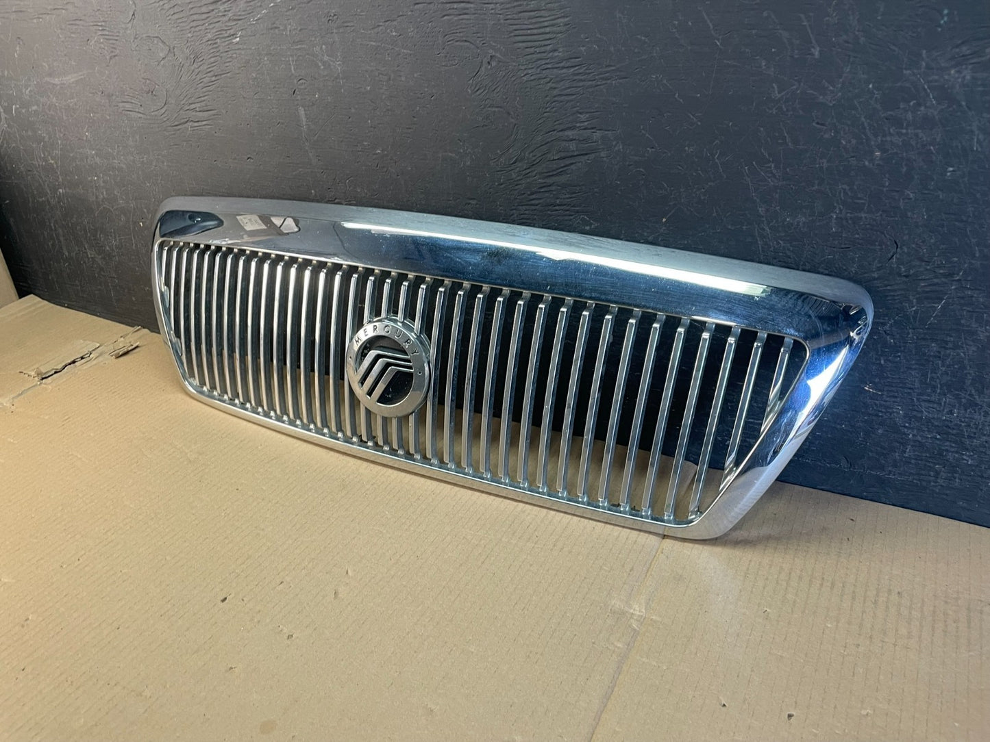 2003 - 2005 Mercury Grand Marquis Front Upper Grill Grille Aftermarket ae3577 DG1