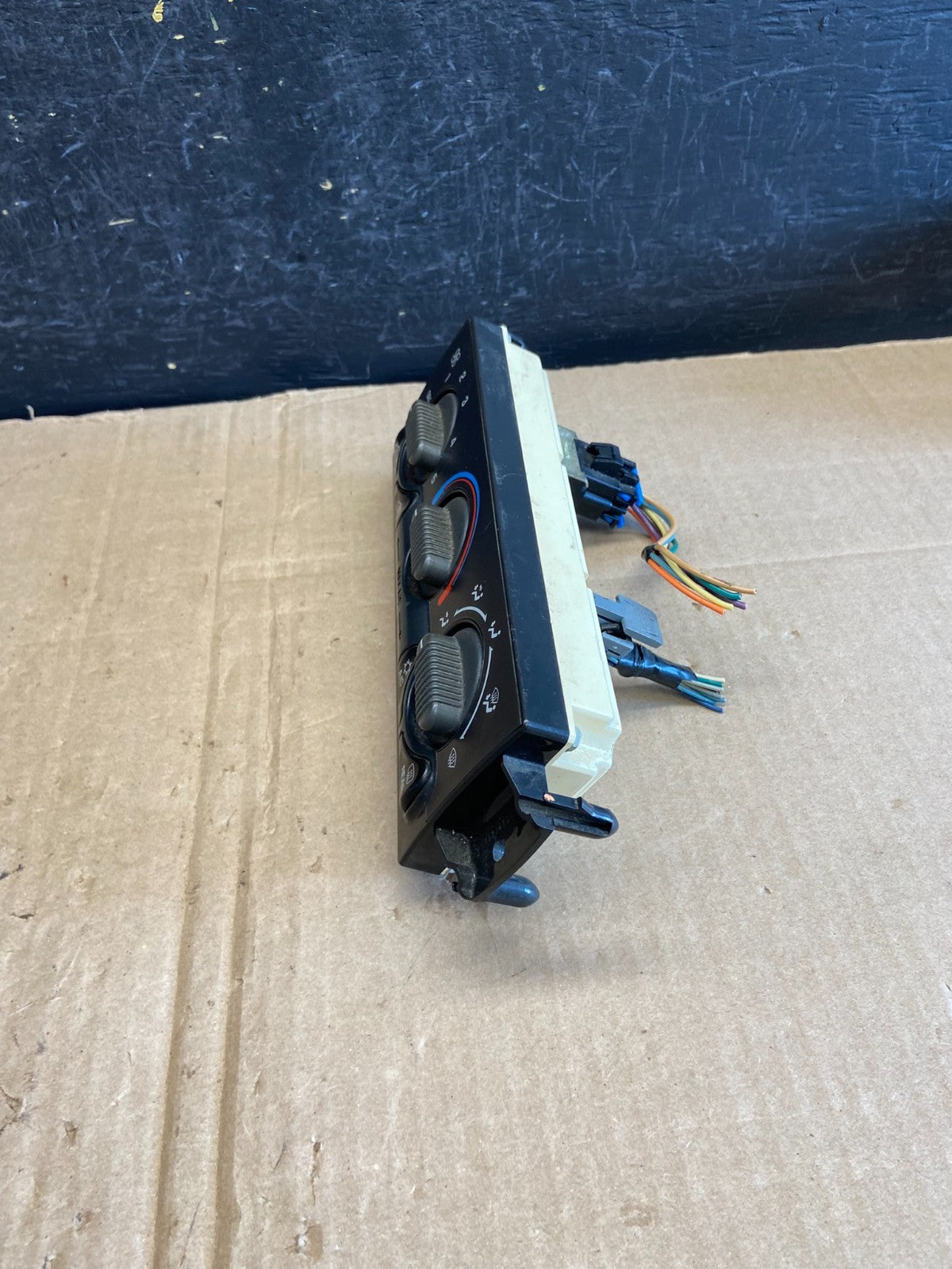 1996-1999 Chevrolet Tahoe AC Climate Control HVAC Rear Window Defogger AE1930 DG2