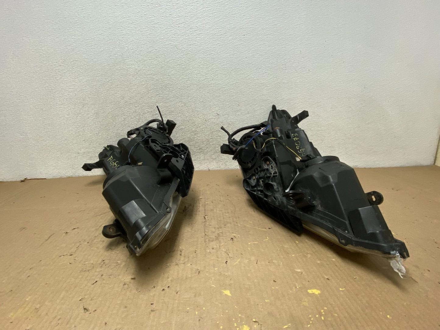 2013 to 2015 Nissan Altima Left+Right Side Set Halogen Headlights AG8073 DW10