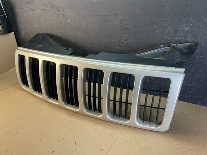 2005 2006 2007 Jeep Grand Cherokee Front Upper Grill Grille AE3593 DG1