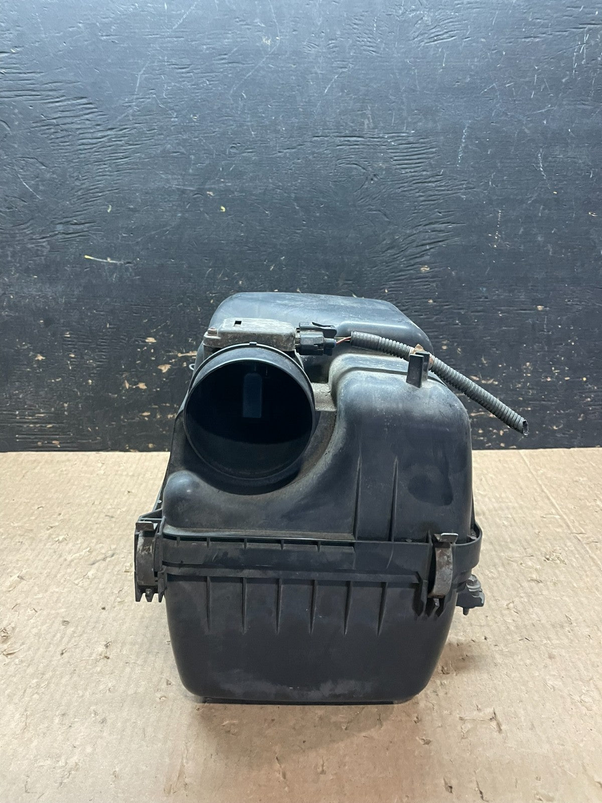 2001-2004 Toyota Sequoia Tundra 4.7L V8 Air Cleaner Intake Filter Box Z3354 DG0