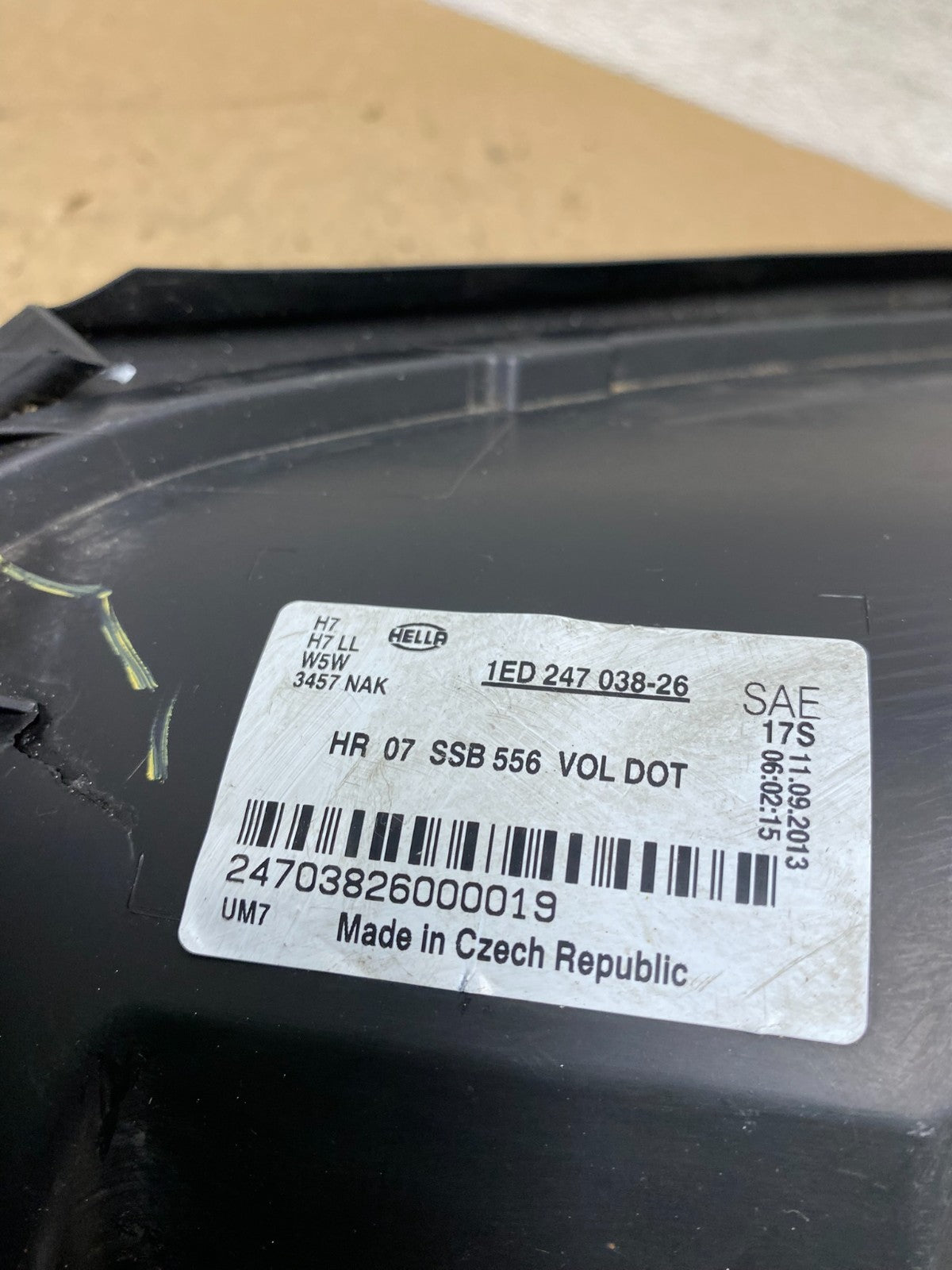 2009 to 2011 Volkswagen Tiguan Right Passenger Halogen Headlight AG1443 DW11