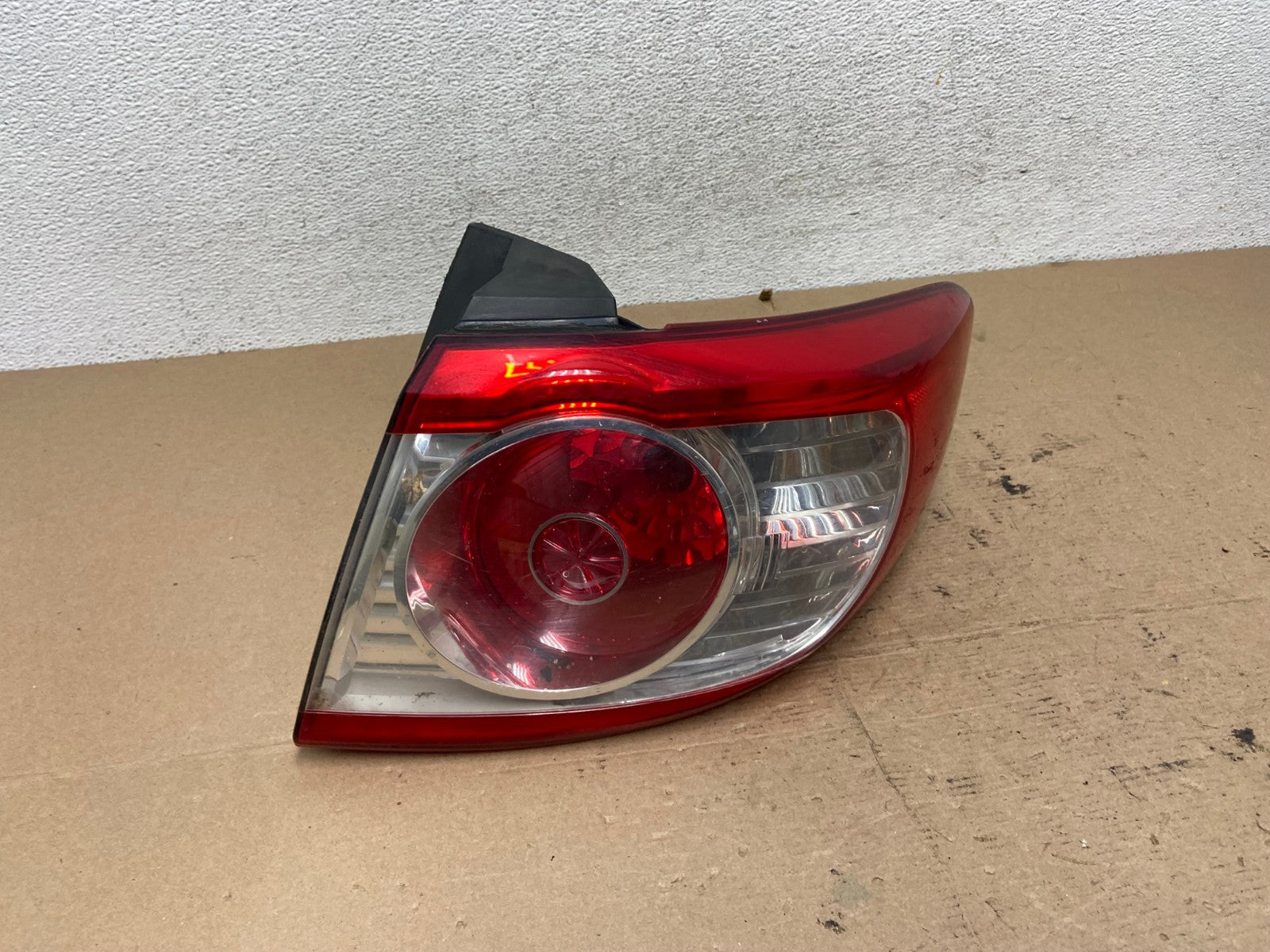 2010 to 2012 Hyundai Santa Fe Right Passenger RH Tail Light AF4764 LK0
