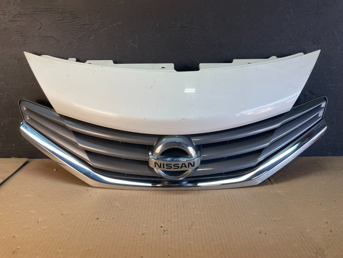 2014 - 2019 Nissan Versa Note Hatchback Front Upper Grill Grille AE3742 DG0