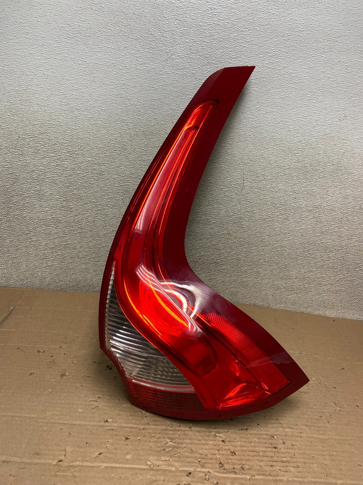 2009 to 2011 Volvo XC60 Right Passenger RH Tail Light Oem AA9484 LK0