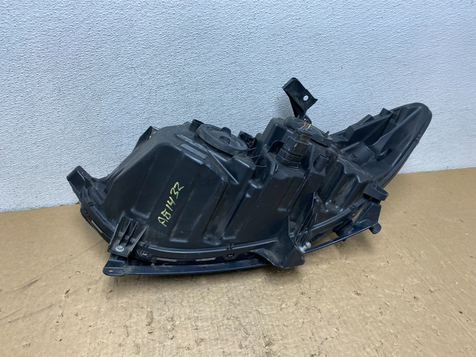 2013 to 2016 Ford Fusion Right Passenger Rh Side Headlight AG1432 DW8
