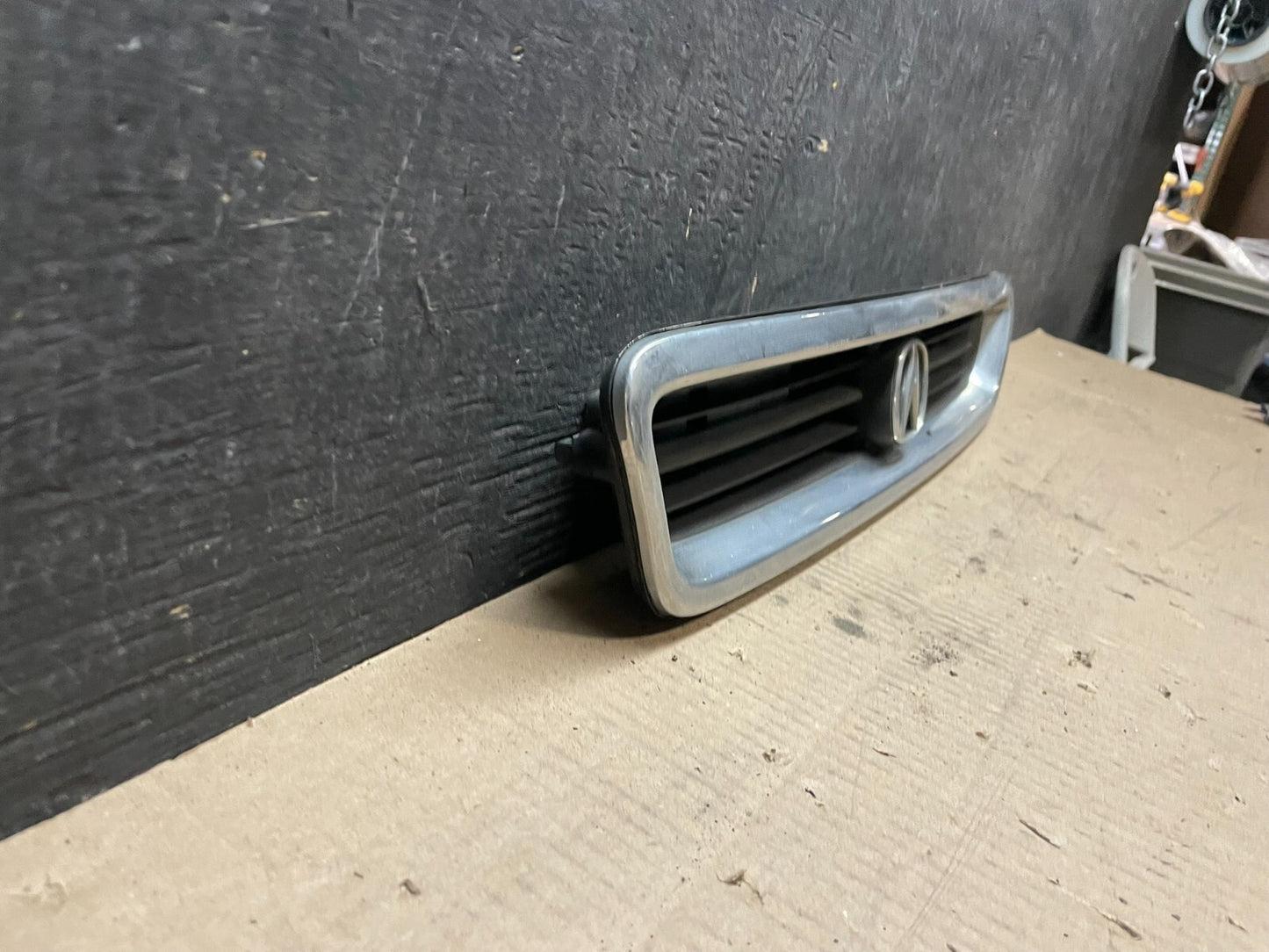1991 to 1995 Acura Legend Sedan 4Door Front Upper Grill Grille i7685 DG2