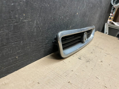 1991 to 1995 Acura Legend Sedan 4Door Front Upper Grill Grille i7685 DG2