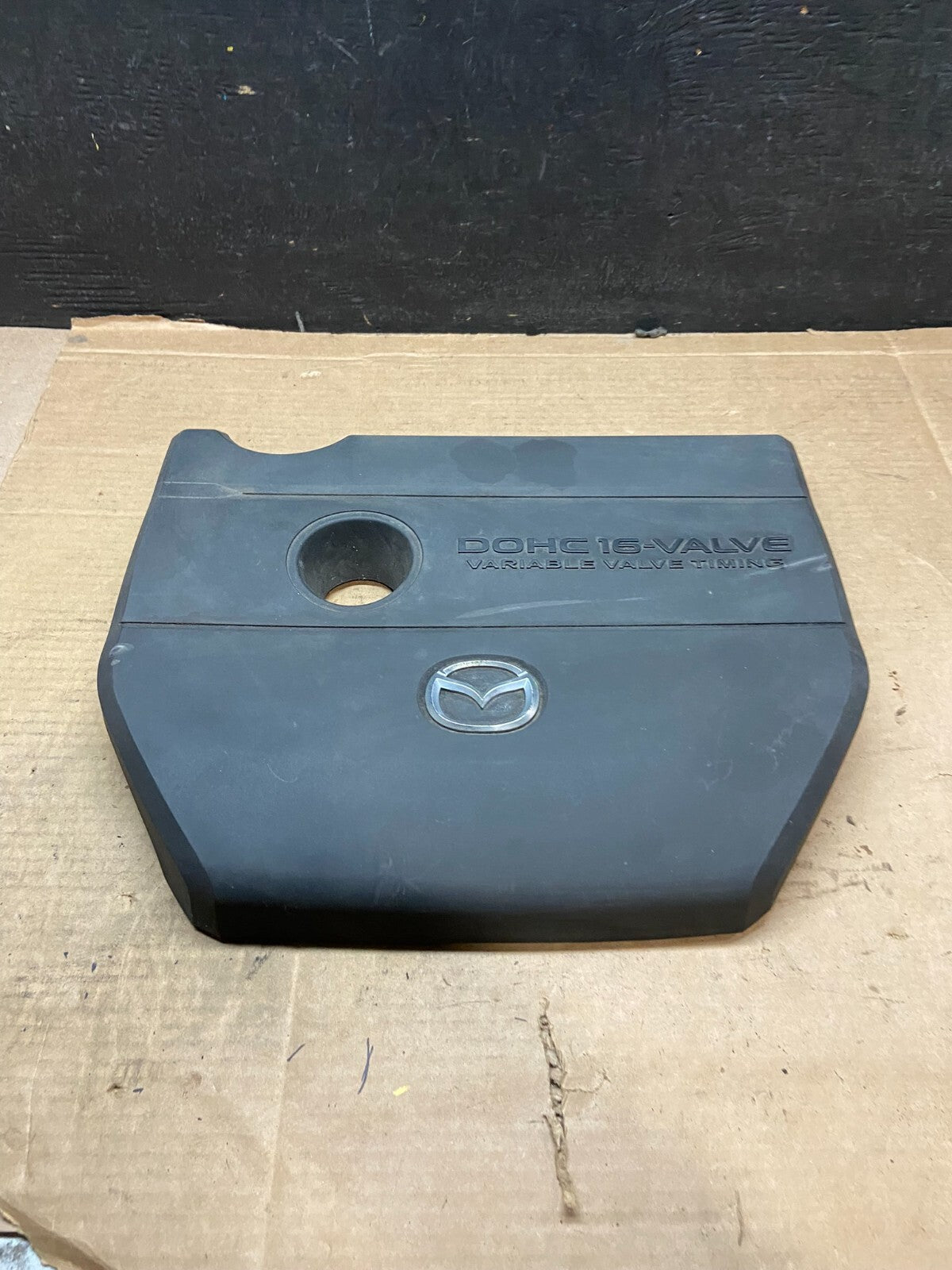 2004 to 2008 Mazda 3 DOHC 16 VALVE Engine Shield Top Cover i3170 Oem DG10