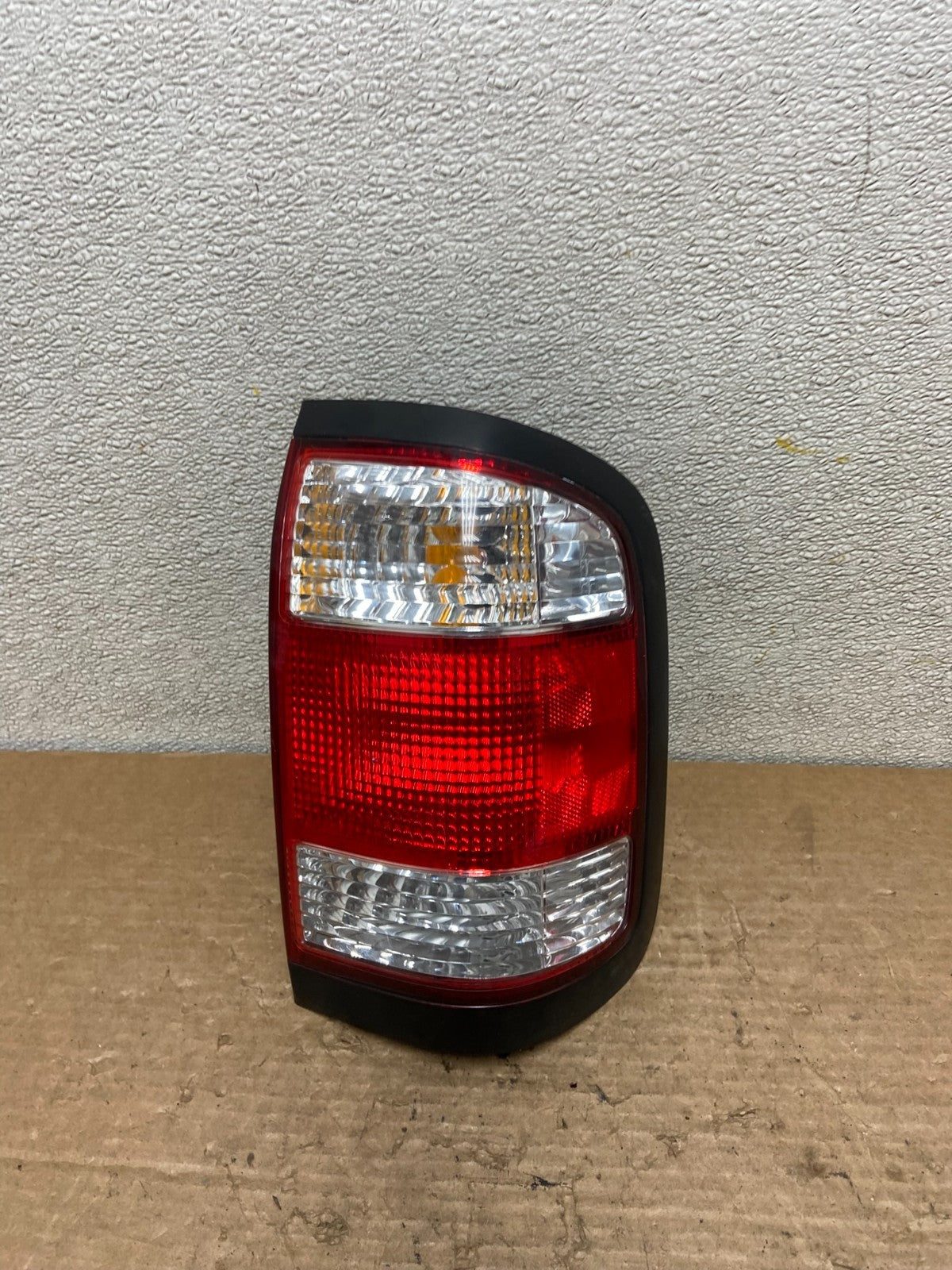 1999 to 2004 Nissan Pathfinder Right Passenger Rh Side Tail light Oem Z3646 DW0