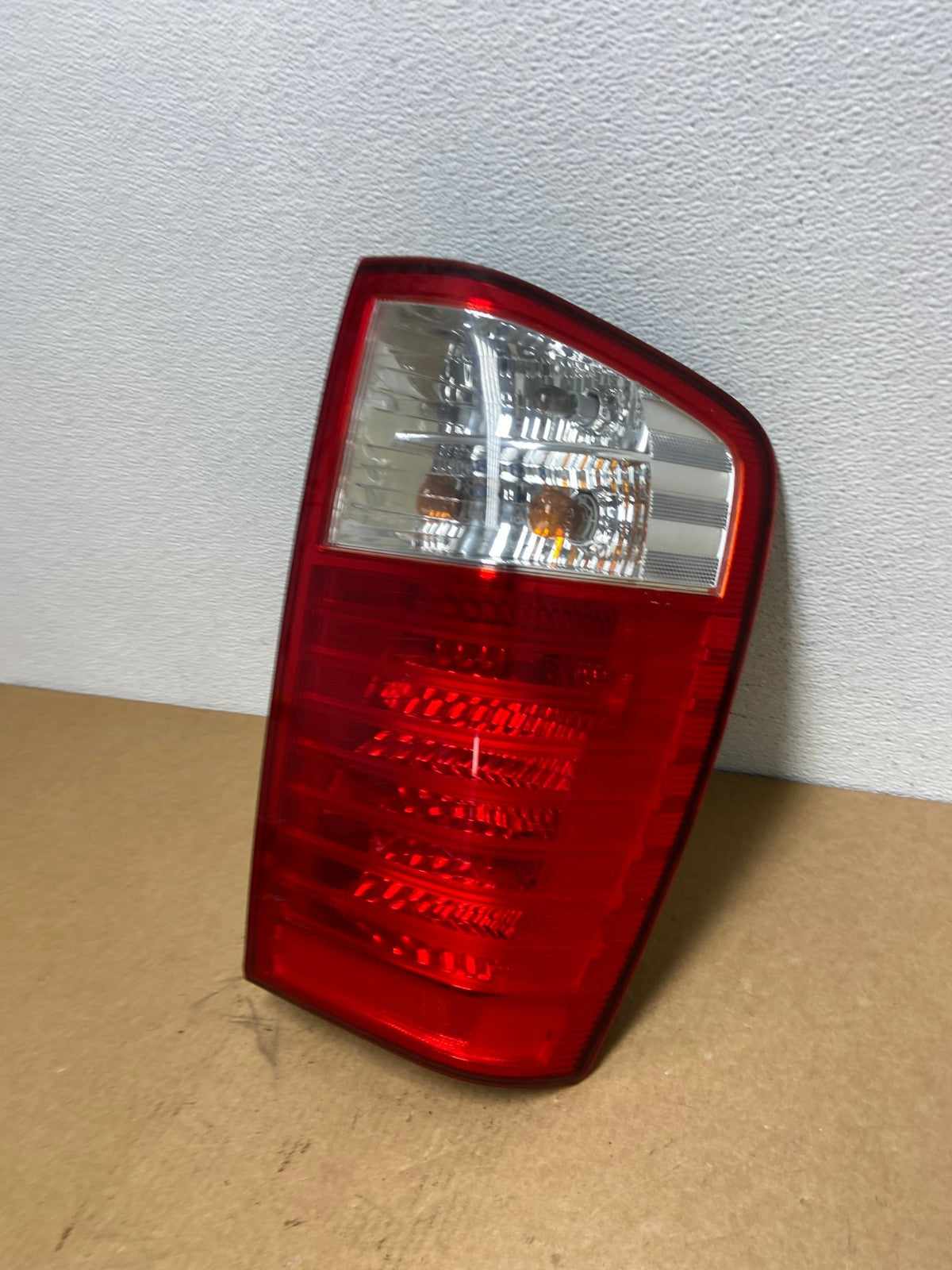 2007 to 2010 Kia Sedona Right Passenger RH Side Tail Light Oem AC1761 LK1